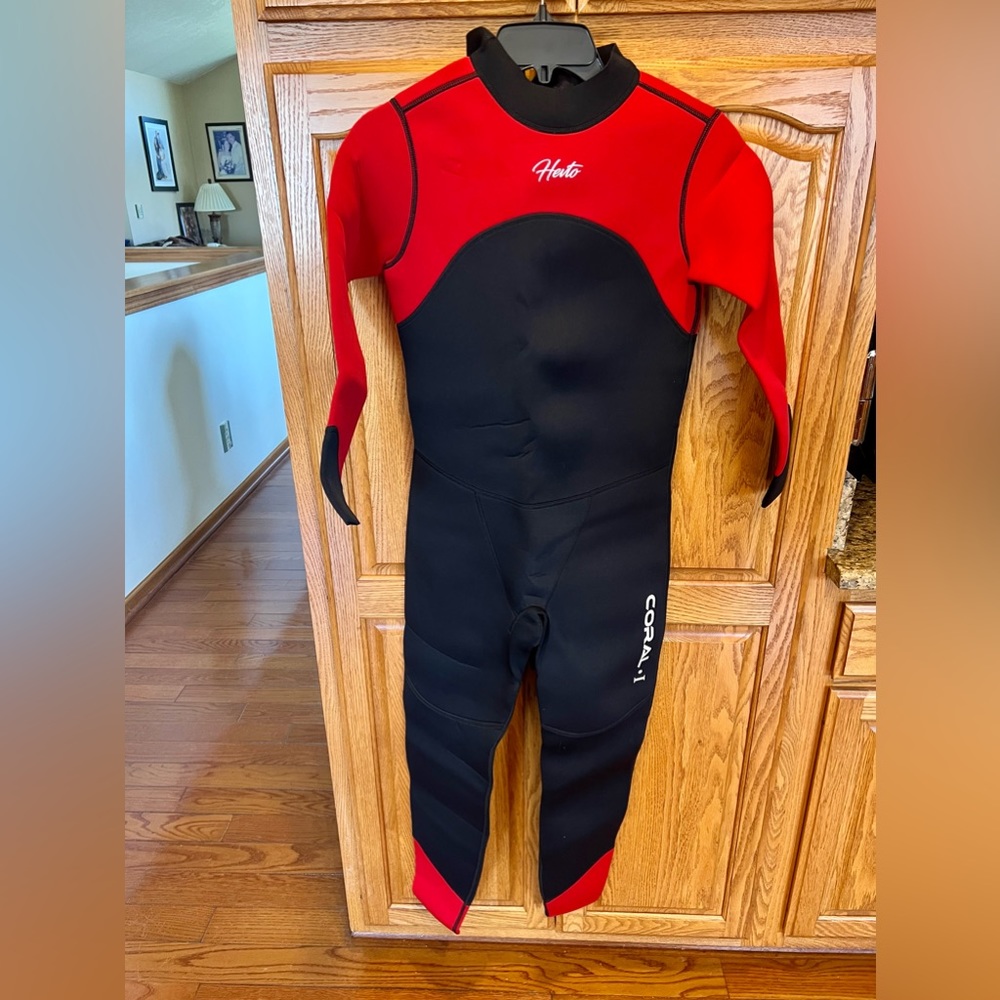 HEVTO WETSUIT JUNIOR SIZE 16 Boy
